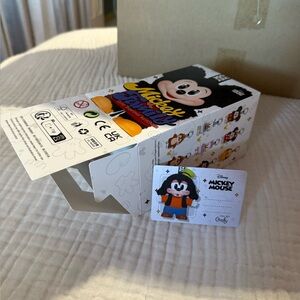 Mickey Family Cute Together Collectible  confirmed Goofy